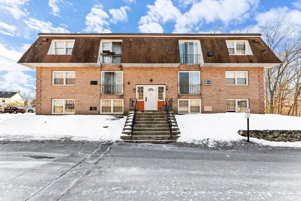 82 Boylston Ln 21, Lowell, MA 01852