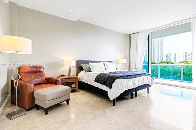 16500 Collins Ave TH-9, Sunny Isles Beach, FL 33160