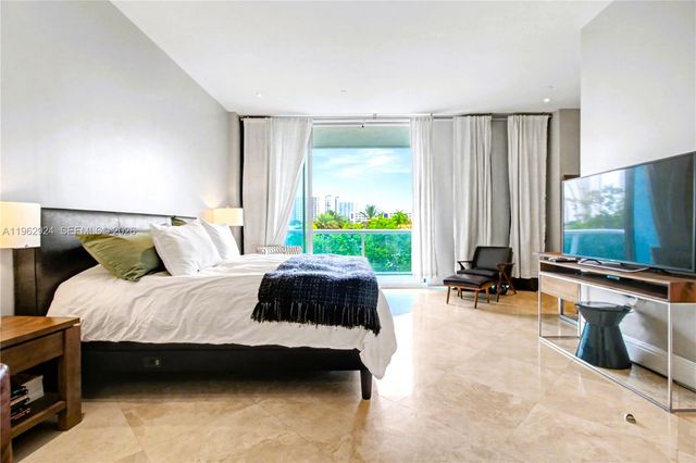 16500 Collins Ave TH-9, Sunny Isles Beach, FL 33160