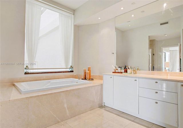 16500 Collins Ave TH-9, Sunny Isles Beach, FL 33160