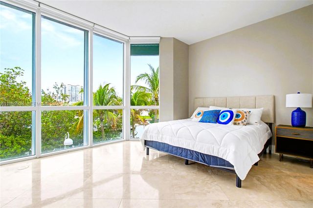 16500 Collins Ave TH-9, Sunny Isles Beach, FL 33160