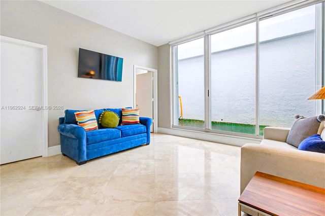 16500 Collins Ave TH-9, Sunny Isles Beach, FL 33160