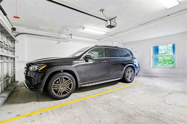 16500 Collins Ave TH-9, Sunny Isles Beach, FL 33160