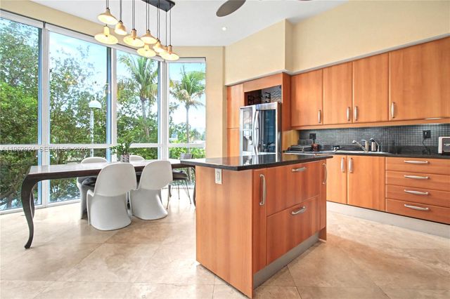 16500 Collins Ave TH-9, Sunny Isles Beach, FL 33160