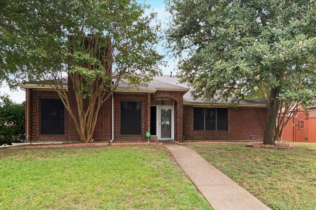 923 Breckenridge Drive, Desoto, TX 75115