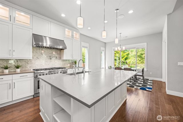21888 SE 5TH Place, Sammamish, WA 98074