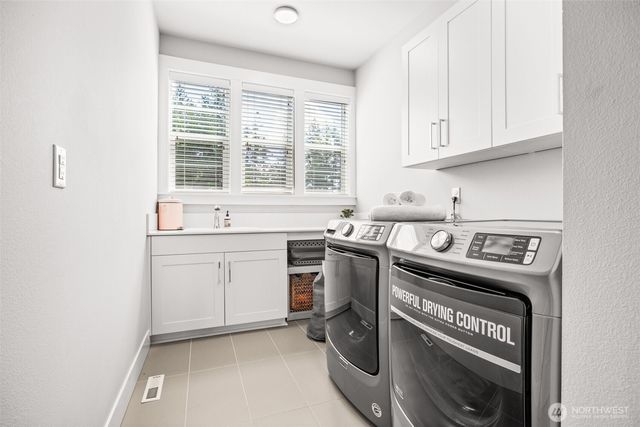 21888 SE 5TH Place, Sammamish, WA 98074