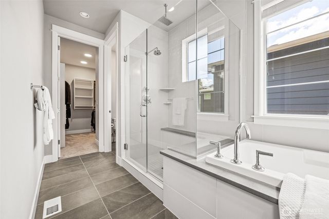 21888 SE 5TH Place, Sammamish, WA 98074