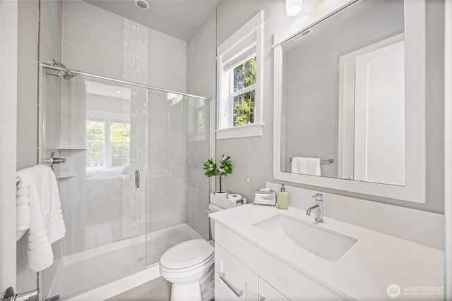 21888 SE 5TH Place, Sammamish, WA 98074