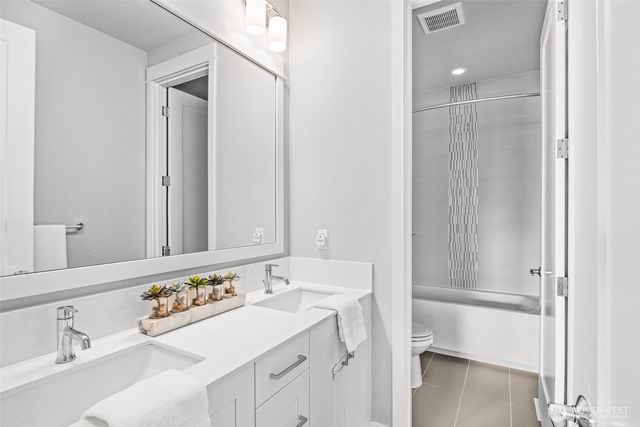 21888 SE 5TH Place, Sammamish, WA 98074