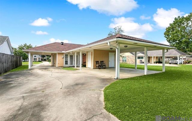 15337 Woodlore Dr, Baton Rouge, LA 70816