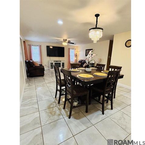 15337 Woodlore Dr, Baton Rouge, LA 70816