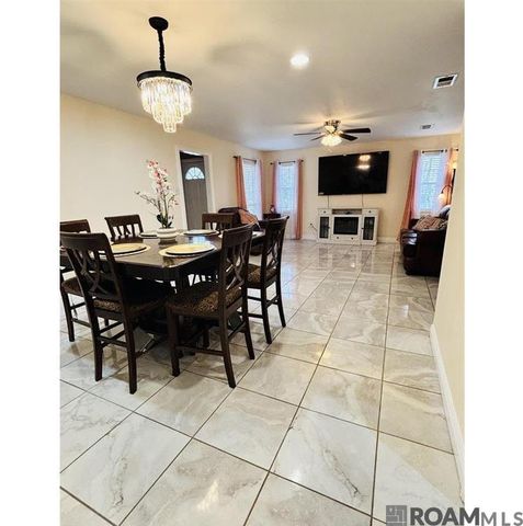 15337 Woodlore Dr, Baton Rouge, LA 70816