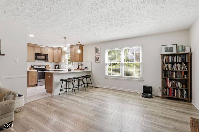 624 Colbarn Drive, Fishers, IN 46038