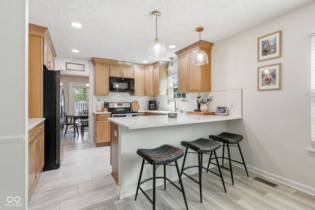 624 Colbarn Drive, Fishers, IN 46038