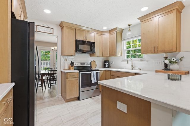 624 Colbarn Drive, Fishers, IN 46038