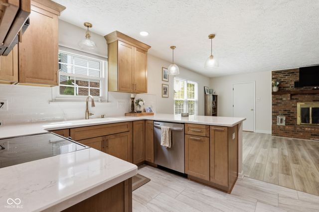 624 Colbarn Drive, Fishers, IN 46038