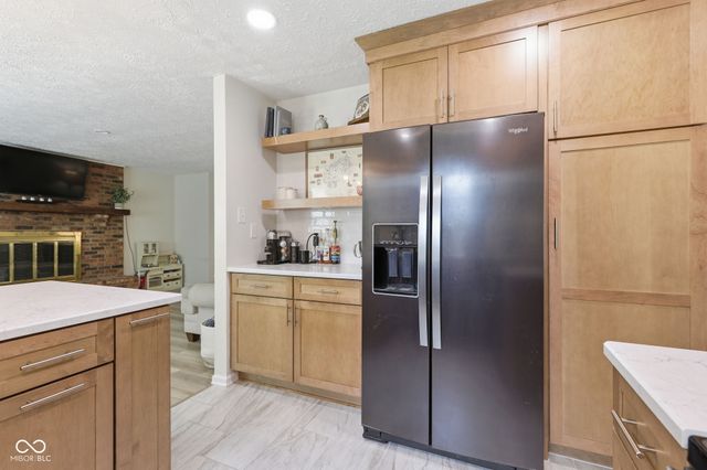 624 Colbarn Drive, Fishers, IN 46038