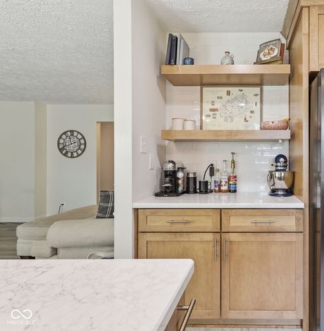 624 Colbarn Drive, Fishers, IN 46038