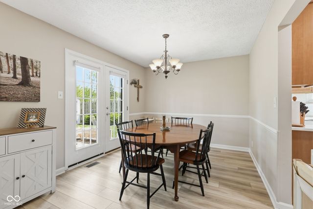 624 Colbarn Drive, Fishers, IN 46038