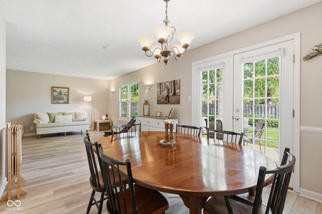 624 Colbarn Drive, Fishers, IN 46038
