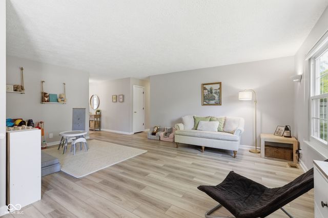 624 Colbarn Drive, Fishers, IN 46038