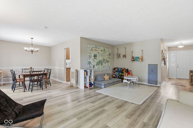 624 Colbarn Drive, Fishers, IN 46038