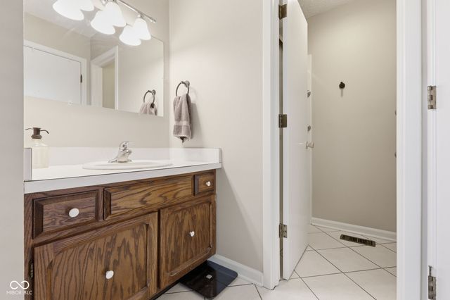 624 Colbarn Drive, Fishers, IN 46038