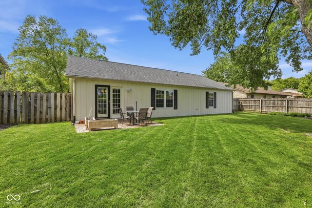 624 Colbarn Drive, Fishers, IN 46038