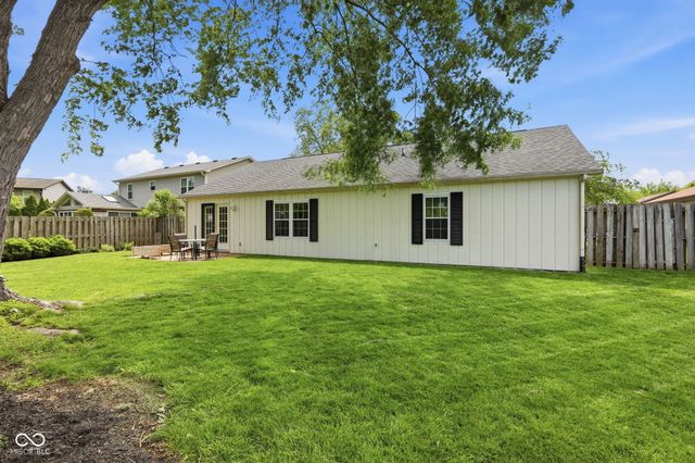 624 Colbarn Drive, Fishers, IN 46038