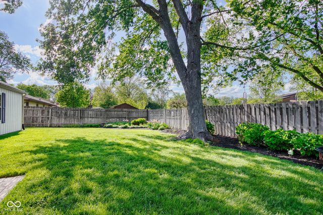 624 Colbarn Drive, Fishers, IN 46038