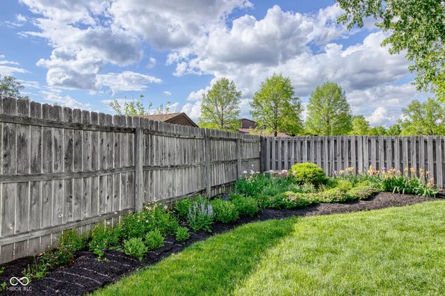 624 Colbarn Drive, Fishers, IN 46038