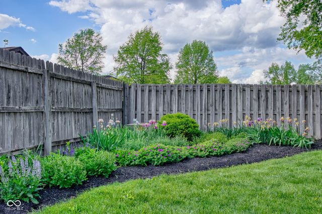624 Colbarn Drive, Fishers, IN 46038