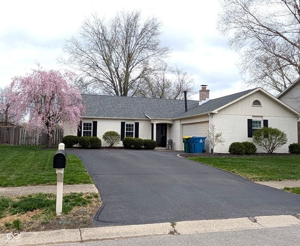 624 Colbarn Drive, Fishers, IN 46038