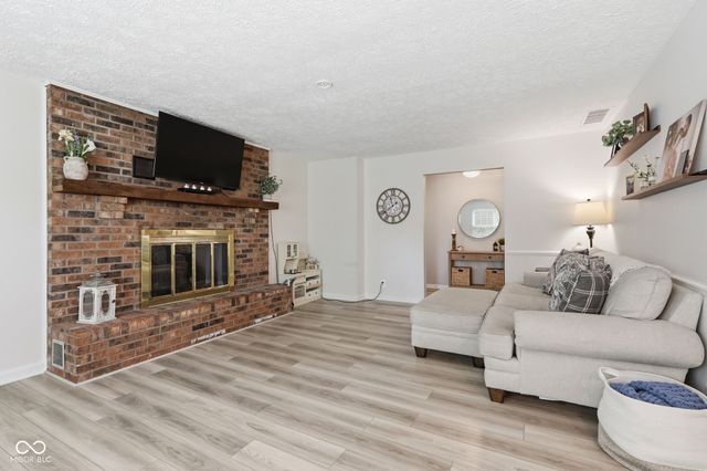 624 Colbarn Drive, Fishers, IN 46038