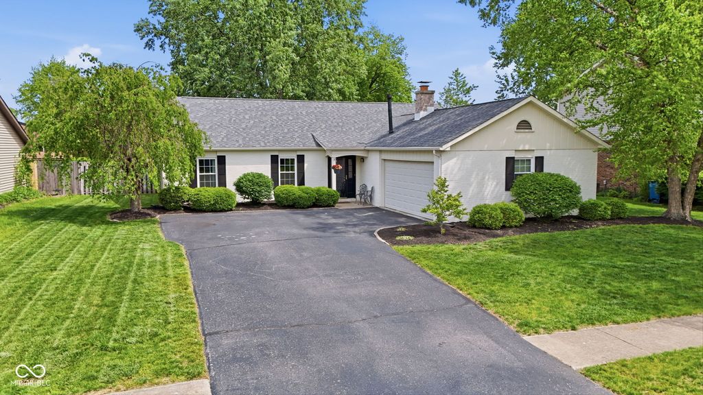 624 Colbarn Drive, Fishers, IN 46038