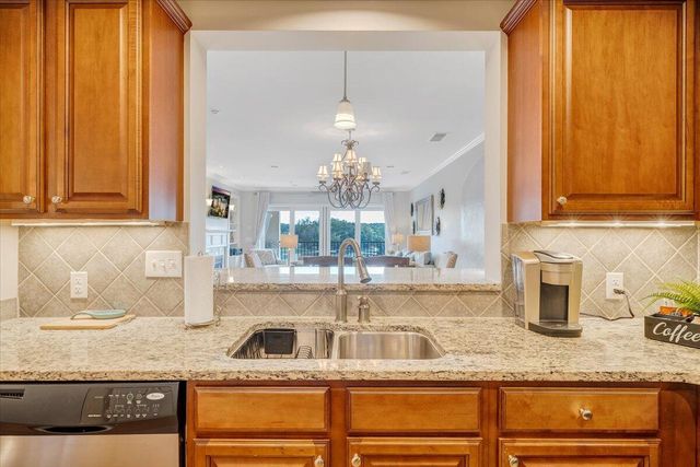 100 Bridgewater Pointe Pl Unit 502, Moneta, VA 24121