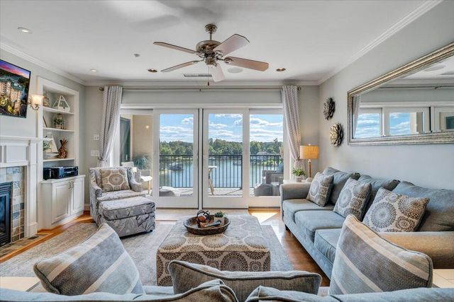 100 Bridgewater Pointe Pl Unit 502, Moneta, VA 24121