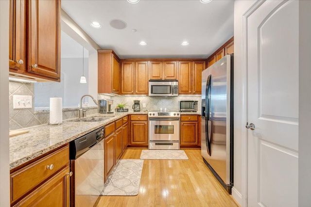 100 Bridgewater Pointe Pl Unit 502, Moneta, VA 24121