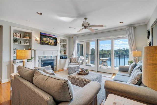 100 Bridgewater Pointe Pl Unit 502, Moneta, VA 24121