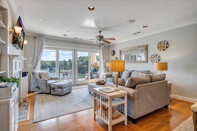 100 Bridgewater Pointe Pl Unit 502, Moneta, VA 24121