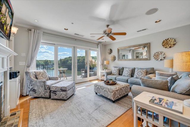 100 Bridgewater Pointe Pl Unit 502, Moneta, VA 24121