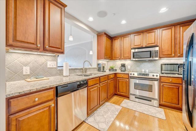 100 Bridgewater Pointe Pl Unit 502, Moneta, VA 24121