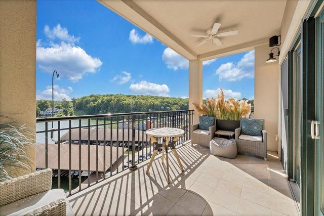 100 Bridgewater Pointe Pl Unit 502, Moneta, VA 24121