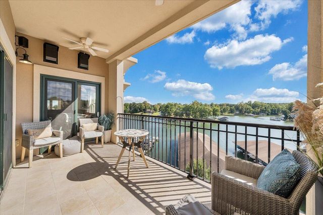 100 Bridgewater Pointe Pl Unit 502, Moneta, VA 24121