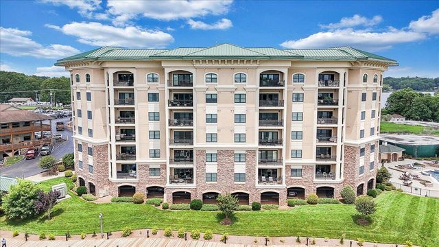 100 Bridgewater Pointe Pl Unit 502, Moneta, VA 24121