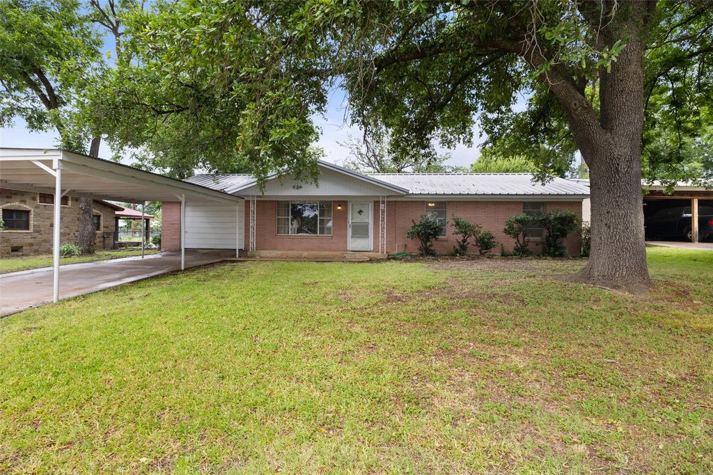 817 Wheeler ST, Mason, TX 76856