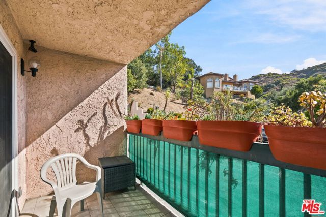 2940 N Verdugo Road 213, Glendale, CA 91208