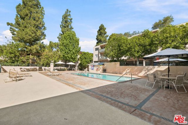 2940 N Verdugo Road 213, Glendale, CA 91208