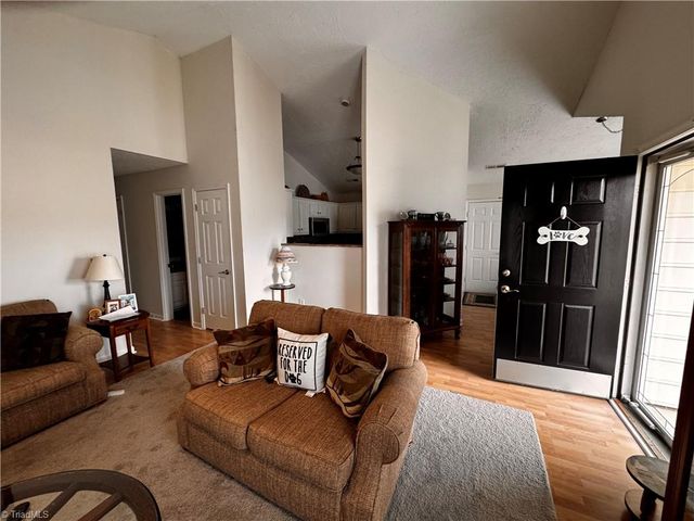 7 Crestbrook Court, Greensboro, NC 27455